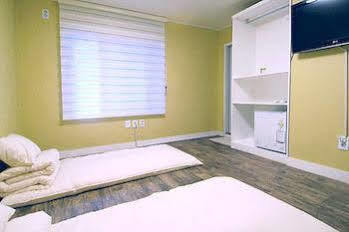 Crib 49 Guesthouse - Foreigner Only Seoul Eksteriør billede